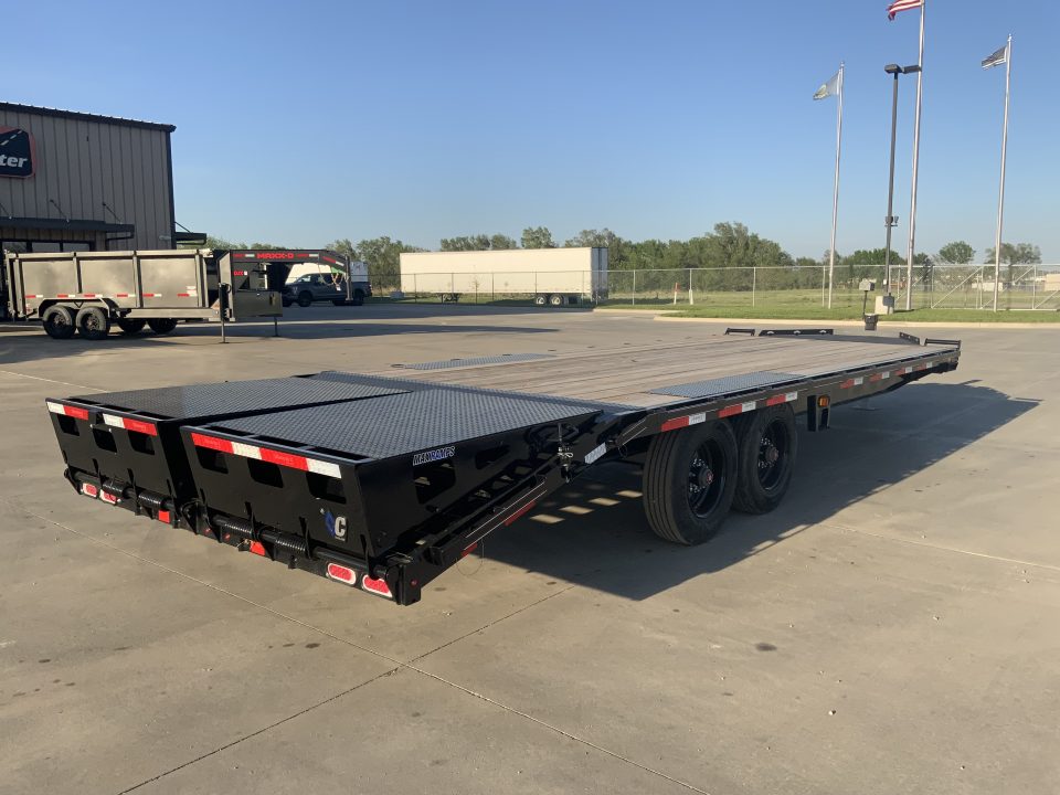 New 2026 Diamond C Trailers DEC 210 Deckover Trailer