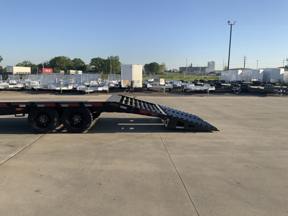 New 2026 Diamond C Trailers DEC 210 Deckover Trailer