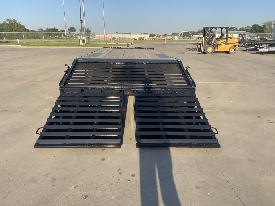 New 2026 Diamond C Trailers DEC 210 Deckover Trailer