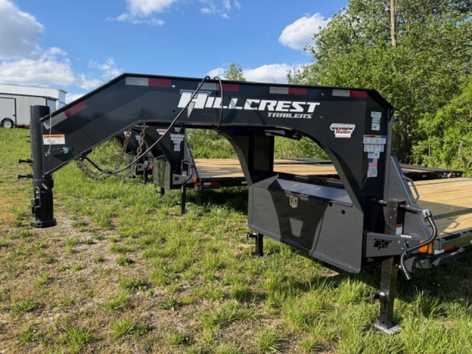 New HillCrest Gooseneck 30+5 17.6 W/ Max Ramps