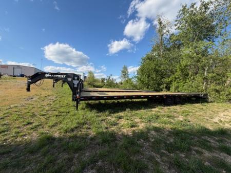 New HillCrest Gooseneck 30+5 17.6 W/ Max Ramps