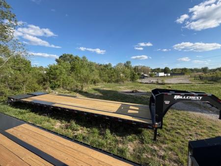 New HillCrest Gooseneck 30+5 17.6 W/ Max Ramps