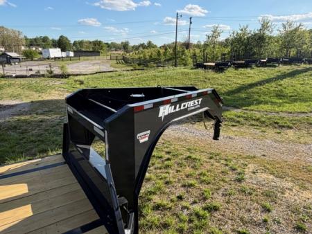New HillCrest Gooseneck 30+5 17.6 W/ Max Ramps