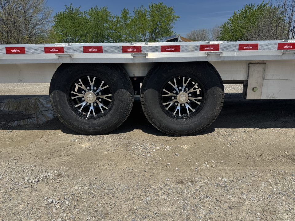 New 2026 Nordtek 102X24 Deckover Trailer 16K GVWR Hyd. Jack w/Remote