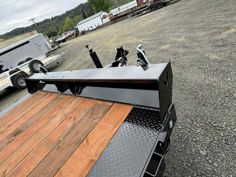 New CAR HAULER 2026 VERSATILE HD720 7X20 ROCK CRAWLER DRIVE OVER FENDERS DOVETAIL 10,000 GVWR TRAILER BLACK