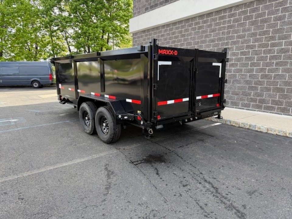 New 2027 MAXX-D DJX8316 Dump Trailer