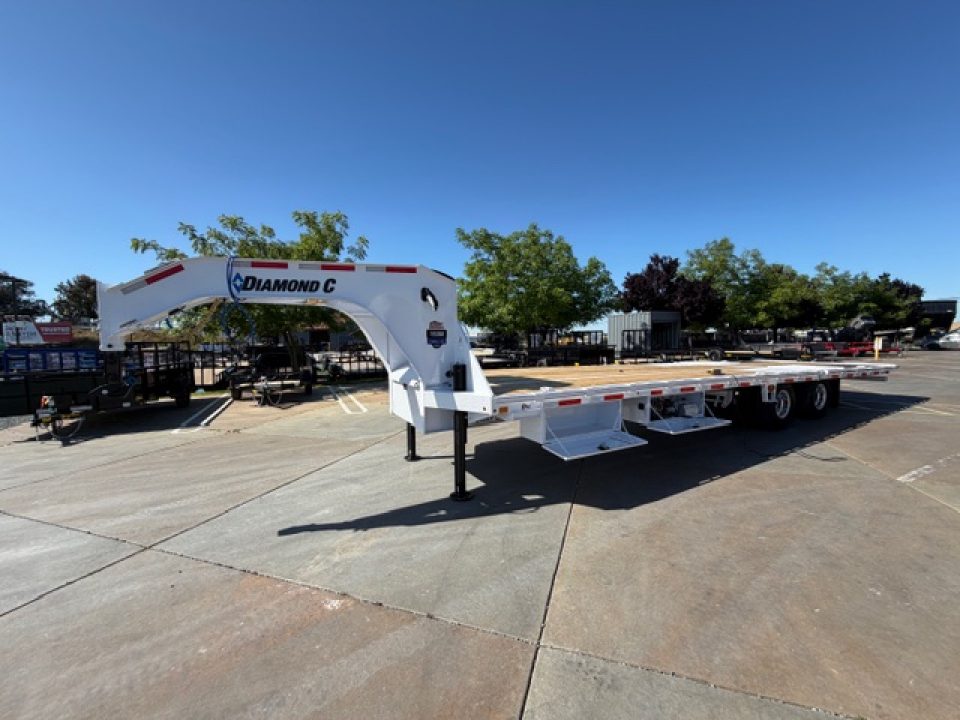 New 2026 Diamond C Trailers FMAX212L32X102HDT 8.5FT X 32FT 25.9K GVW Equipment Trailer