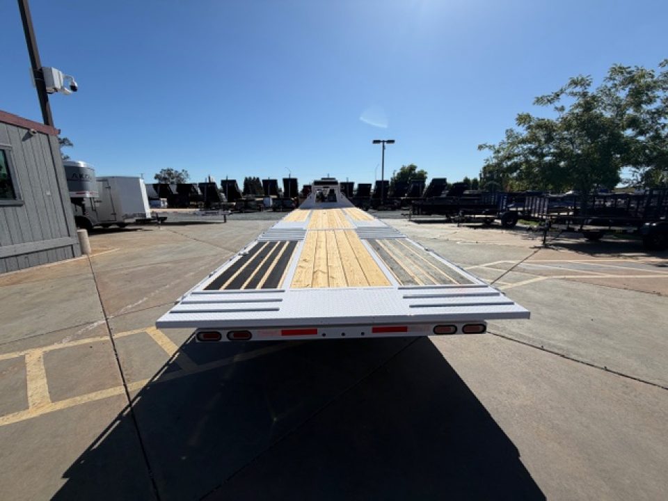 New 2026 Diamond C Trailers FMAX212L32X102HDT 8.5FT X 32FT 25.9K GVW Equipment Trailer