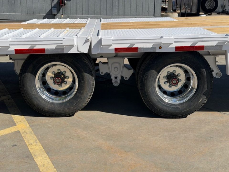 New 2026 Diamond C Trailers FMAX212L32X102HDT 8.5FT X 32FT 25.9K GVW Equipment Trailer