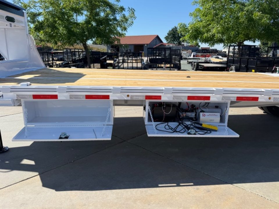 New 2026 Diamond C Trailers FMAX212L32X102HDT 8.5FT X 32FT 25.9K GVW Equipment Trailer