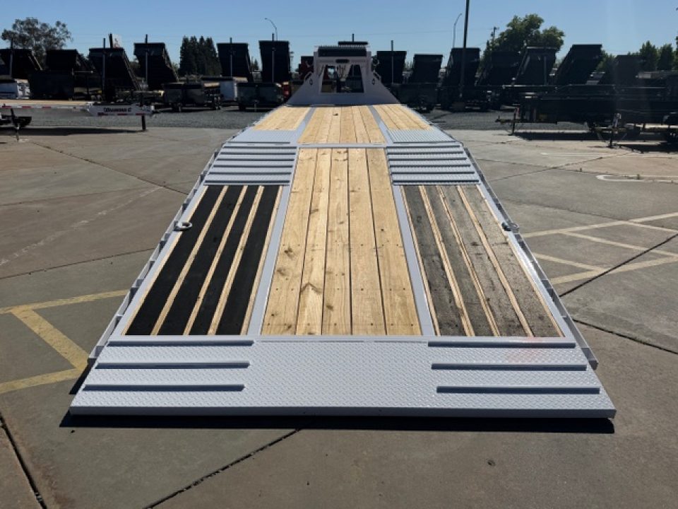 New 2026 Diamond C Trailers FMAX212L32X102HDT 8.5FT X 32FT 25.9K GVW Equipment Trailer