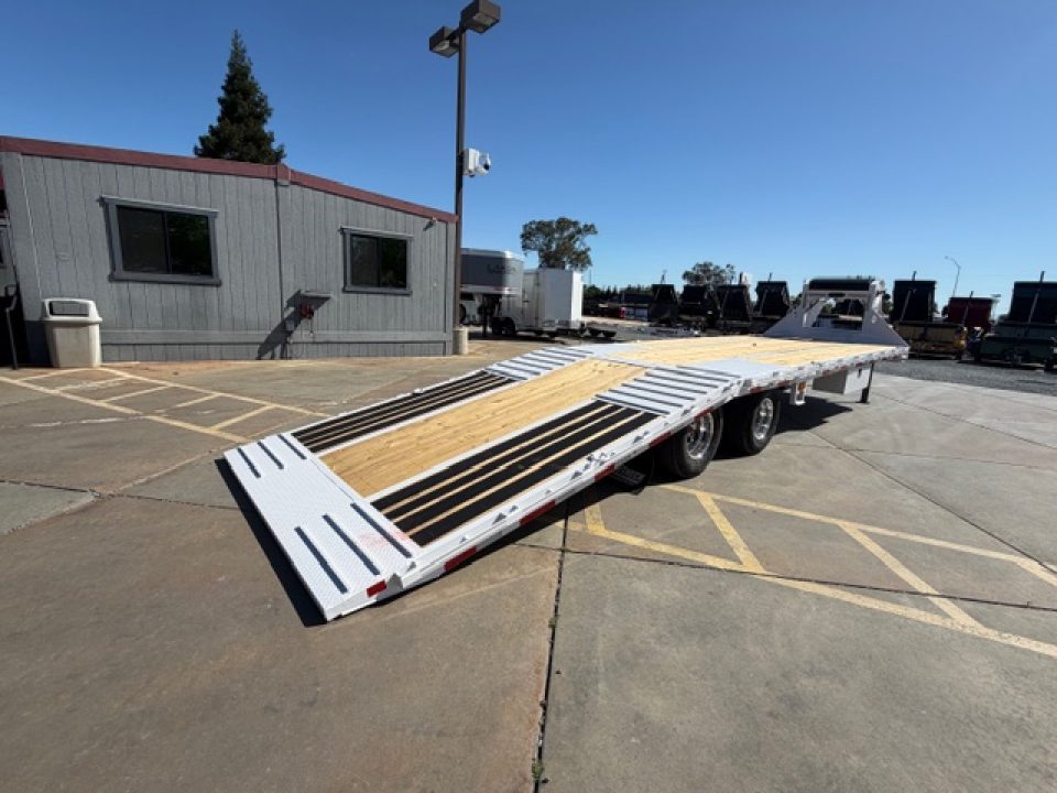 New 2026 Diamond C Trailers FMAX212L32X102HDT 8.5FT X 32FT 25.9K GVW Equipment Trailer