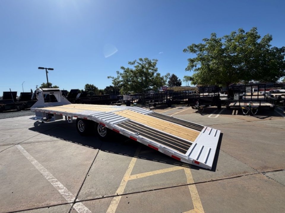 New 2026 Diamond C Trailers FMAX212L32X102HDT 8.5FT X 32FT 25.9K GVW Equipment Trailer