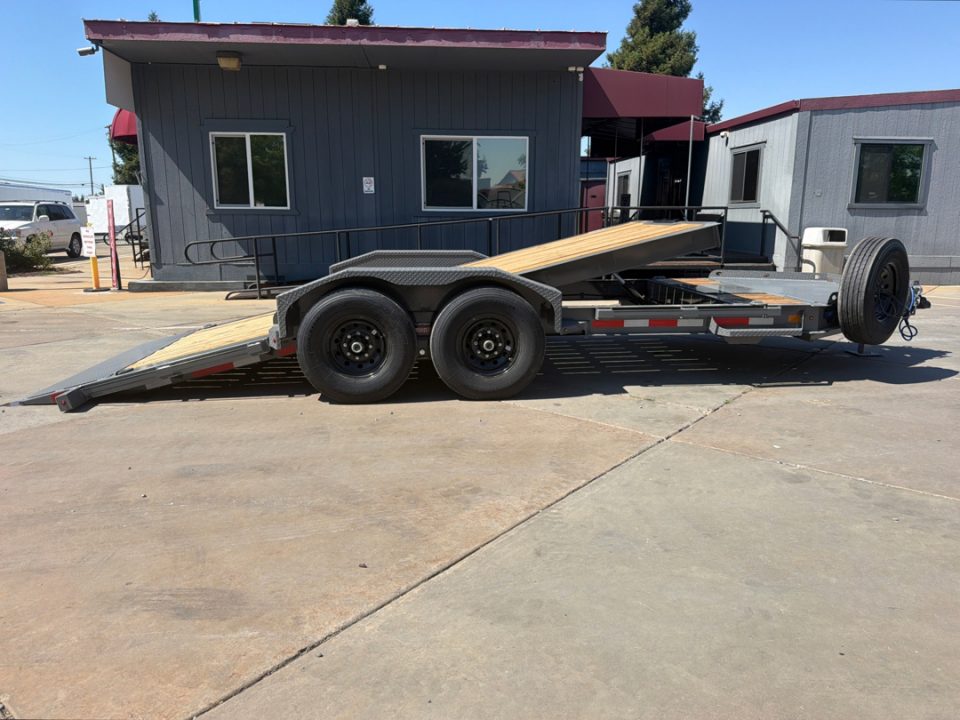 New 2026 Diamond C Trailers HDT207L18X82 7FT X 18FT 15.5K GVW Equipment Trailer