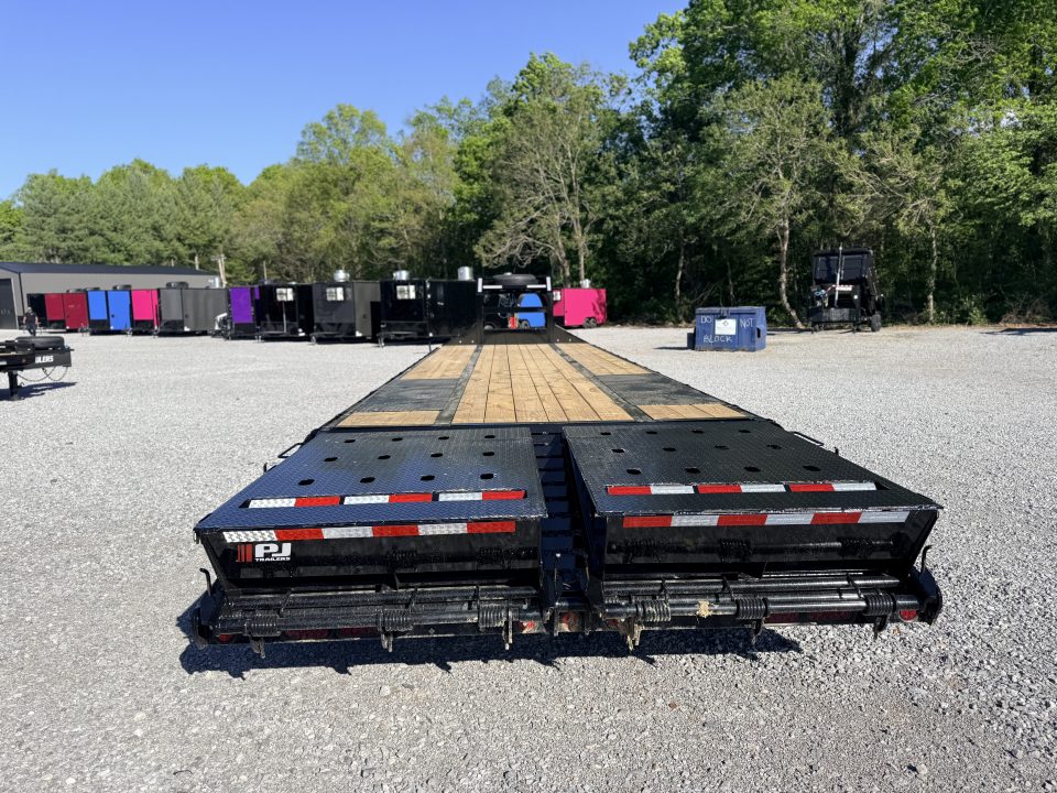 New 2026 PJ Trailers 102X32 GOOSENECK 25K GVWR (MEGA RAMPS) Flatbed Trailer