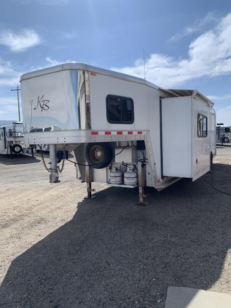 Used 2005 Kiefer Manufacturing 3H GN Horse Trailer