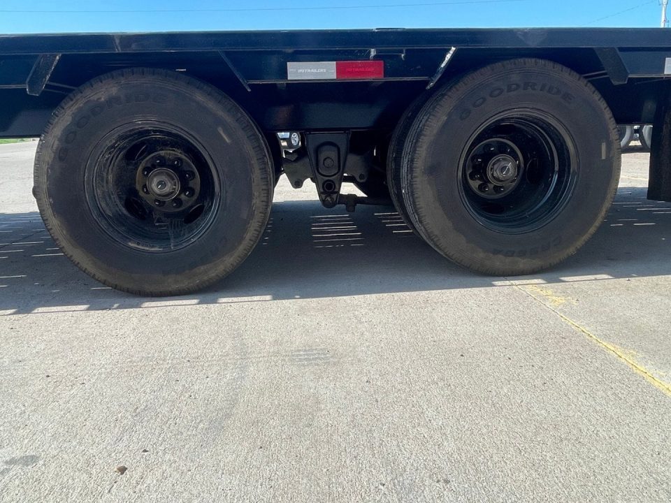 New 2026 PJ Trailers LD402 40' x 102" Hydraulic Brakes Flatbed Trailer