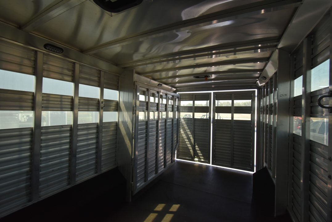 Used 2023 SMC Laramie Horse Trailer