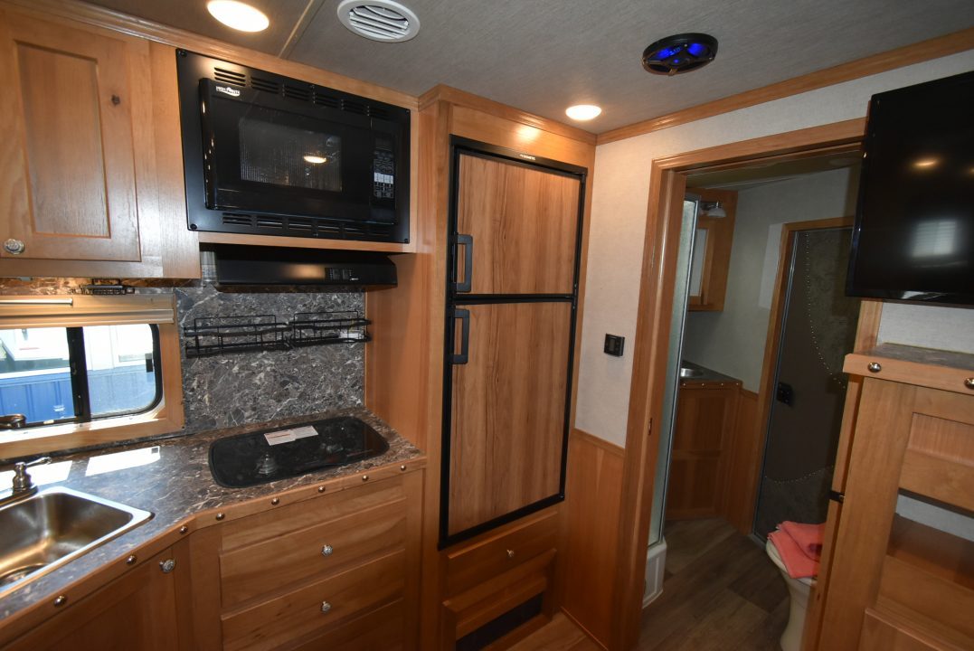 Used 2023 SMC Laramie Horse Trailer