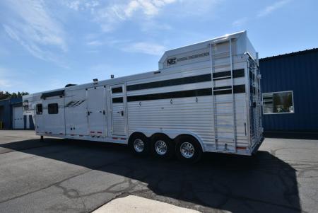 Used 2023 SMC Laramie Horse Trailer