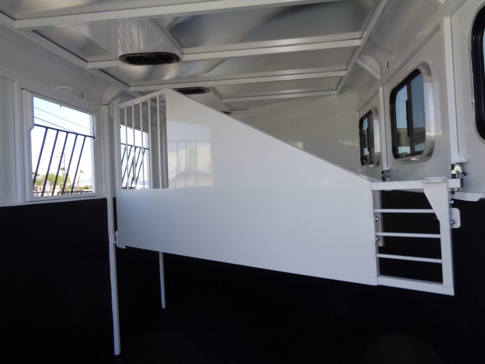 New 2027 Trails West *ADV MX II 3H * ADVENTURE MX II 3-Horse Slant Load Horse Trailer