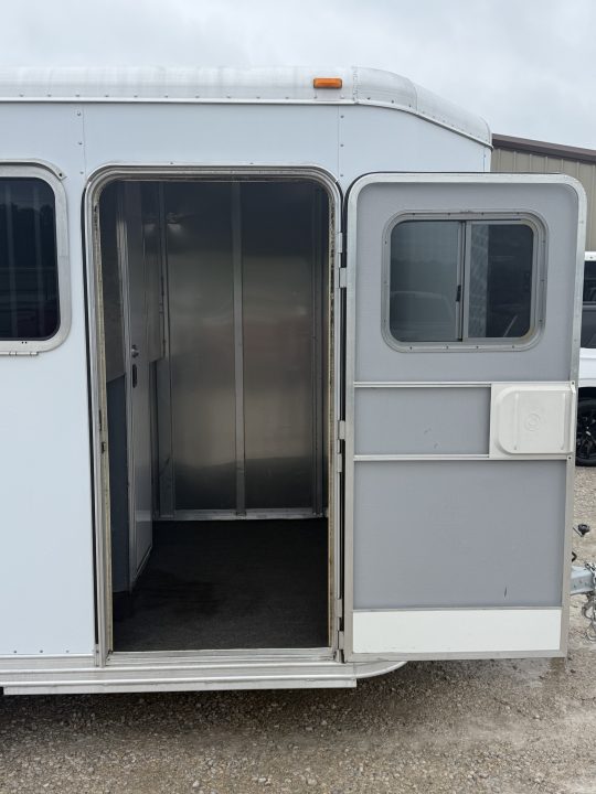 Used 2006 Featherlite 2 Horse Bumper Pull Horse Trailer