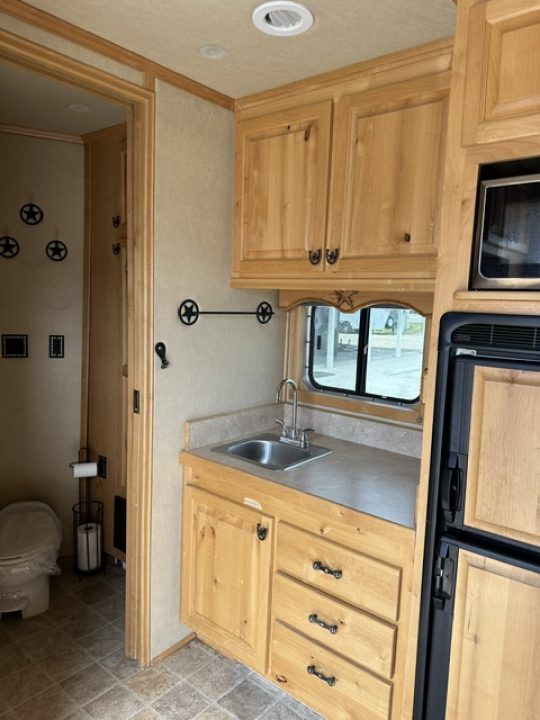 Used 2006 Kiefer 4 Horse Living Quarter