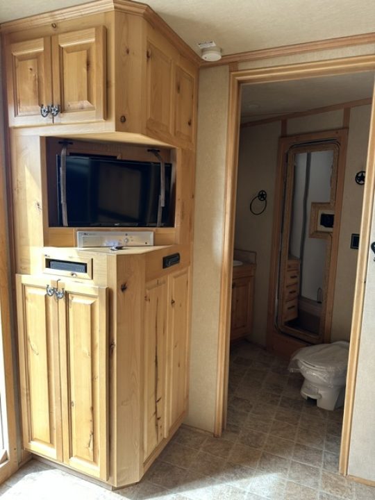 Used 2006 Kiefer 4 Horse Living Quarter