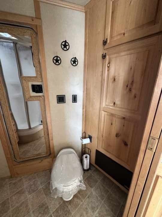 Used 2006 Kiefer 4 Horse Living Quarter