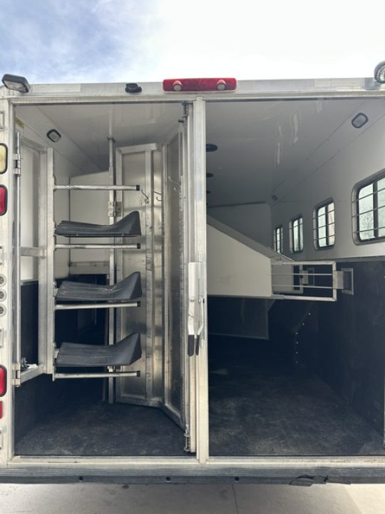 Used 2006 Kiefer 4 Horse Living Quarter