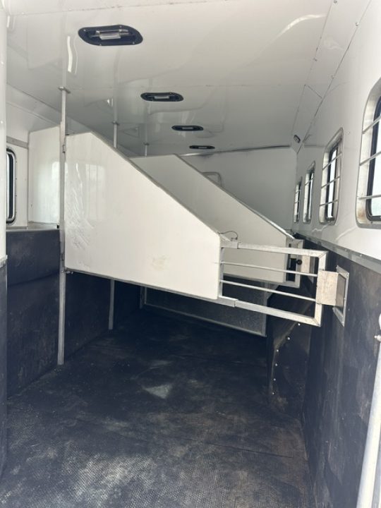 Used 2006 Kiefer 4 Horse Living Quarter