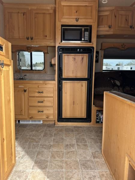 Used 2006 Kiefer 4 Horse Living Quarter