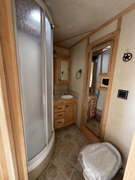 Used 2006 Kiefer 4 Horse Living Quarter