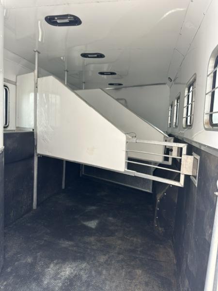 Used 2006 Kiefer 4 Horse Living Quarter