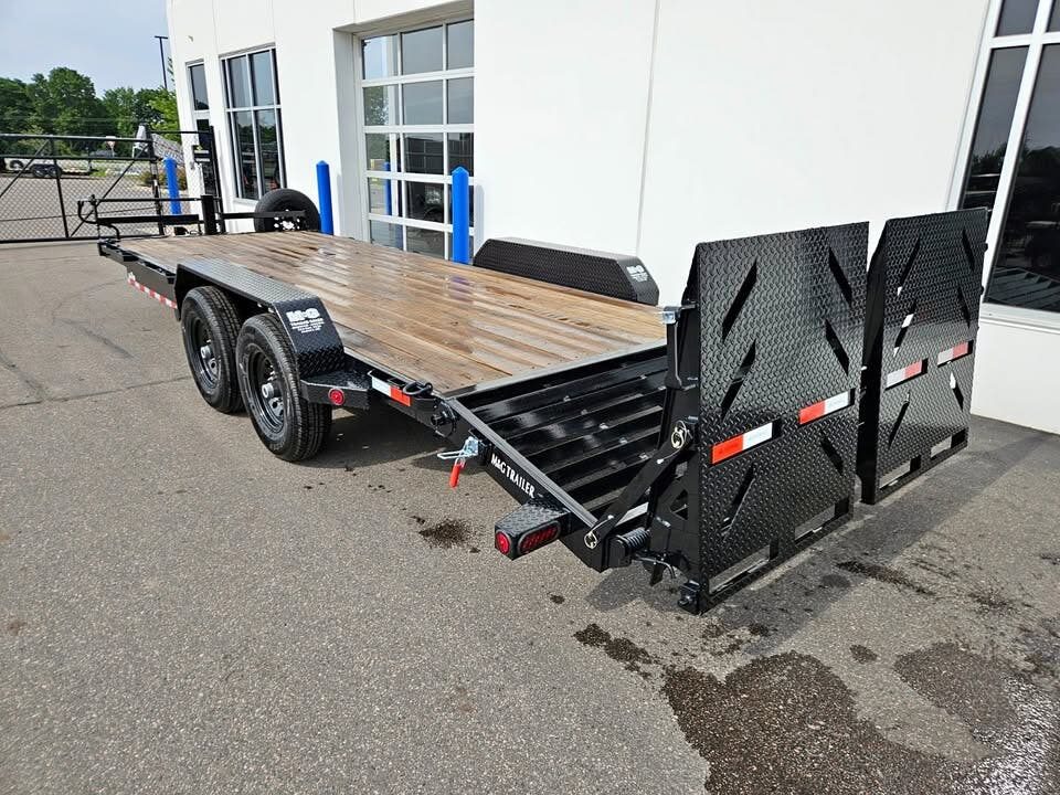 New ETB 83X20 (17+3) 14K EQUIPMENT TRAILER W/JUMBO RAMPS-BLACK