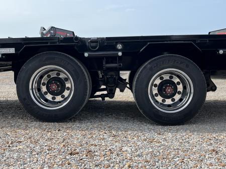 New 2026 MAXXD Hydraulic Dovetail Gooseneck Trailer | 34' x 102' 30K GVWR