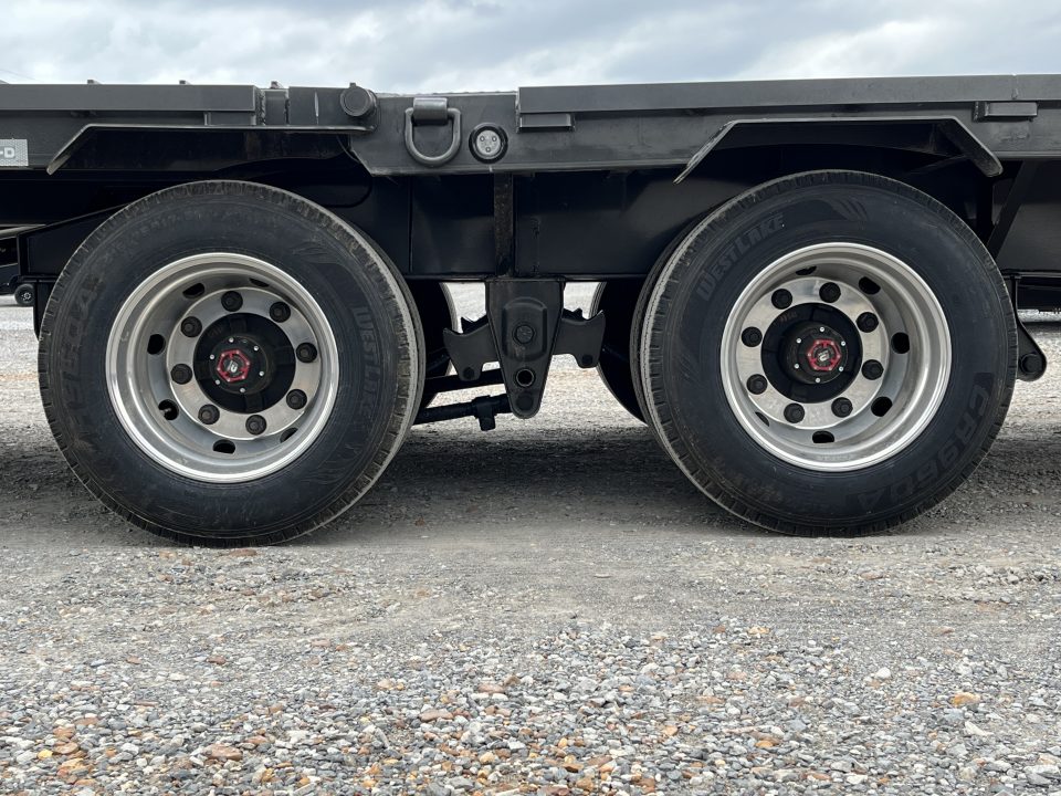 New 2026 MAXXD Hydraulic Dovetail Gooseneck Trailer | 102" x 36' | 40K GVWR
