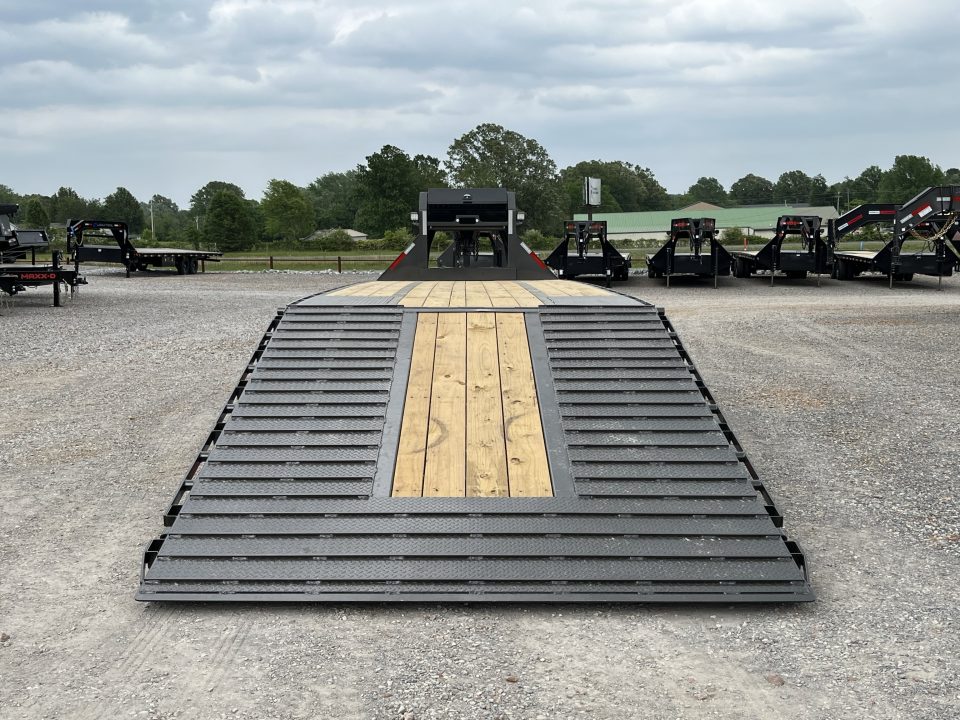New 2026 MAXXD Hydraulic Dovetail Gooseneck Trailer | 102" x 36' | 40K GVWR