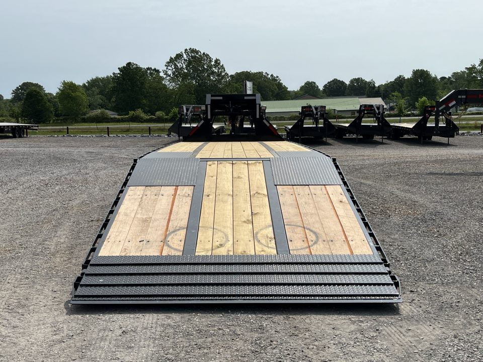 New 2026 MAXXD Hydraulic Dovetail Gooseneck Trailer | 34' x 102' 30K GVWR