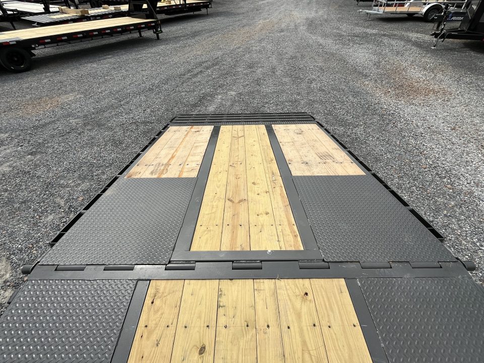 New 2026 MAXXD Hydraulic Dovetail Gooseneck Trailer | 34' x 102' 30K GVWR