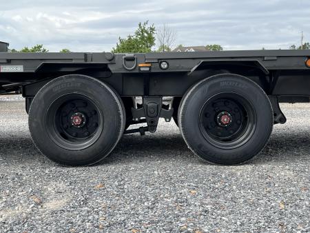 New 2026 MAXXD Hydraulic Dovetail Gooseneck Trailer | 34' x 102' 30K GVWR