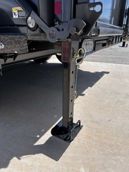 New 2026 MAXXD D7X 72X12 9.9K GVWR WIRELESS KIT-STAB JACKS-SPARE-TARP Dump Trailer