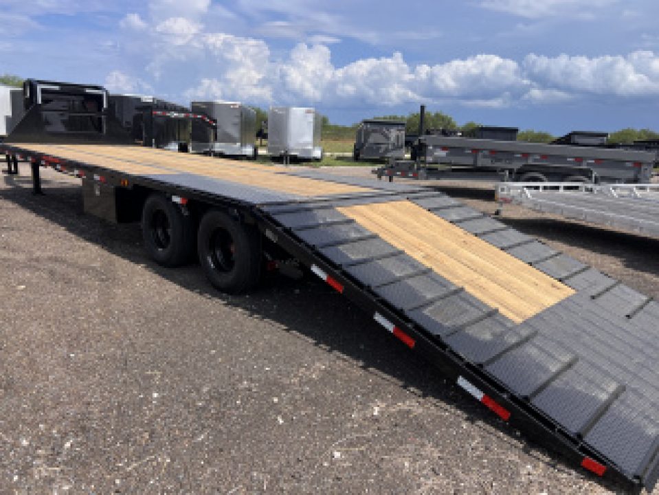 New 2026 Maxwell Hydraulic Dovetail Flatbed Trailer