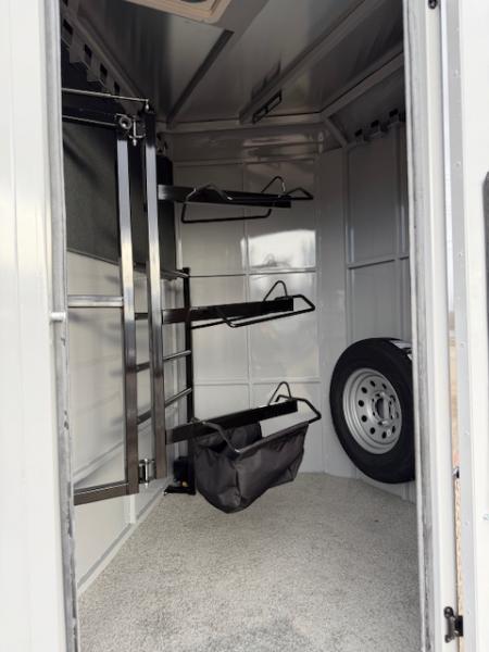 New 2026 Trails West Adventure 3 Horse