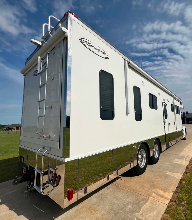 Used 2010 Renegade 45' Motorcoach