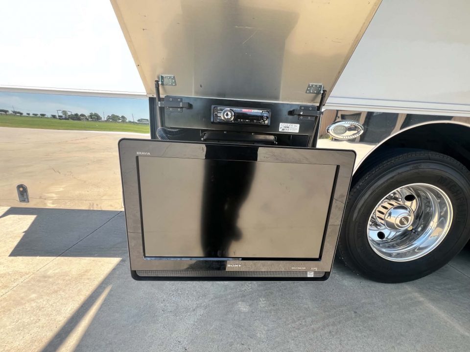 Used 2010 Renegade 45' Motorcoach
