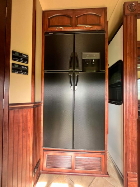 Used 2010 Renegade 45' Motorcoach