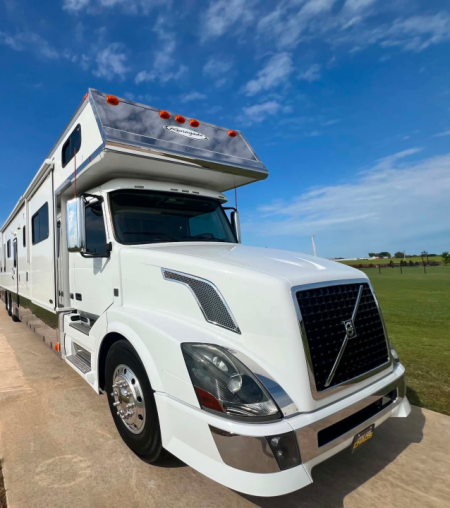 Used 2010 Renegade 45' Motorcoach