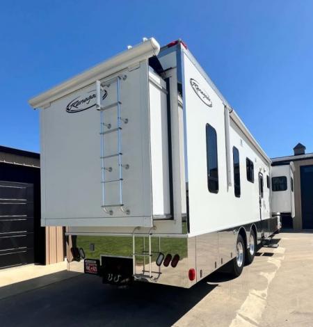 Used 2010 Renegade 45' Motorcoach
