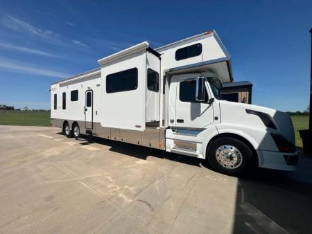 Used 2010 Renegade 45' Motorcoach